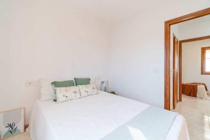 Image No.20-2 Bed Townhouse for sale