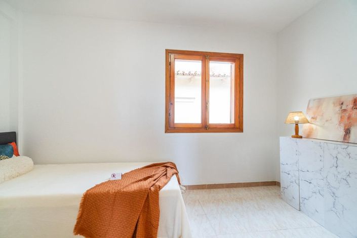 Image No.25-2 Bed Townhouse for sale