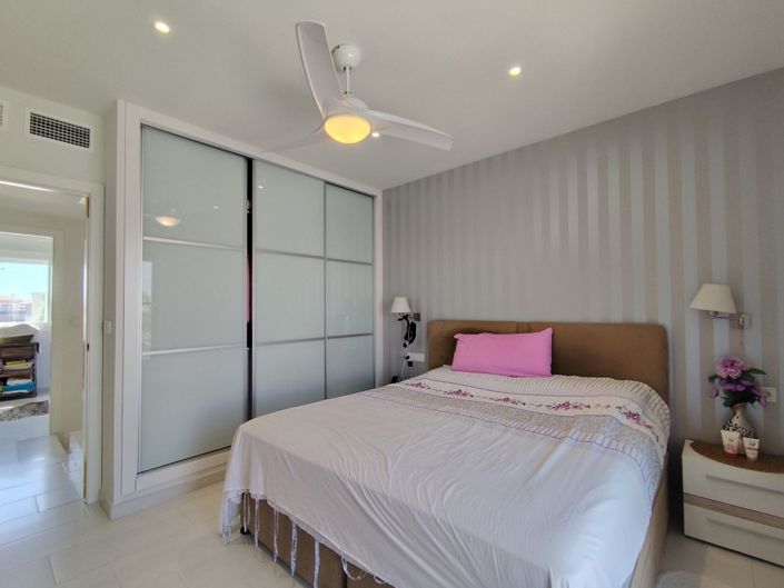 Image No.17-4 Bed Townhouse for sale