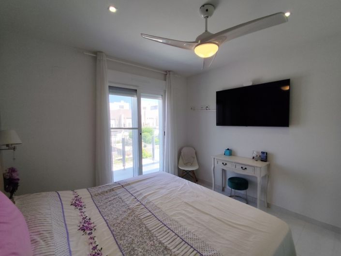 Image No.18-4 Bed Townhouse for sale