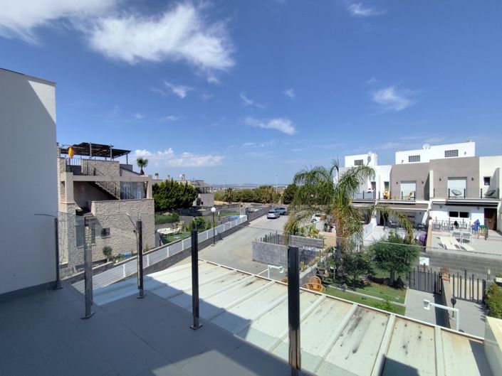 Image No.21-4 Bed Townhouse for sale