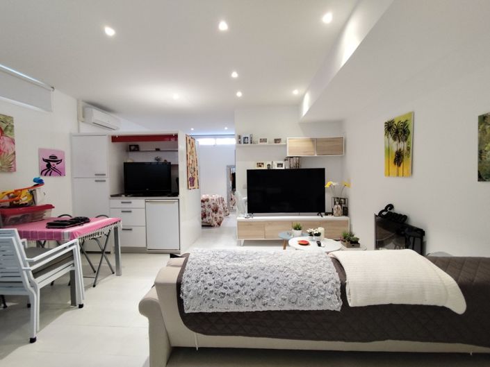 Image No.22-4 Bed Townhouse for sale