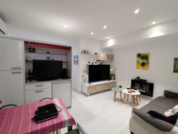 Image No.25-4 Bed Townhouse for sale
