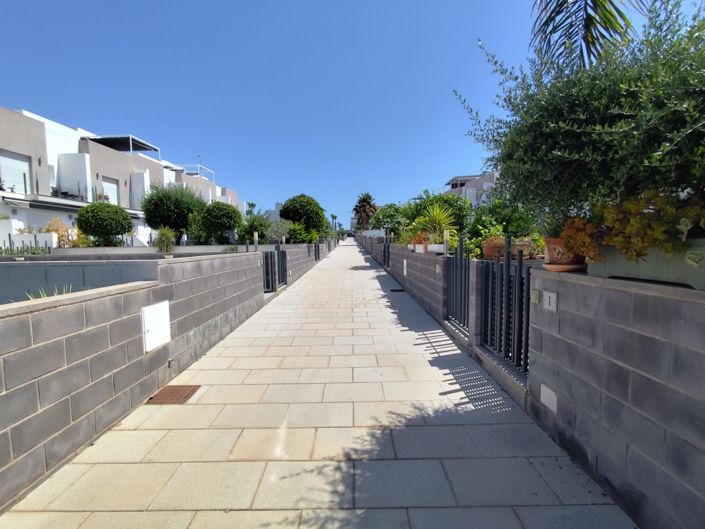 Image No.55-4 Bed Townhouse for sale