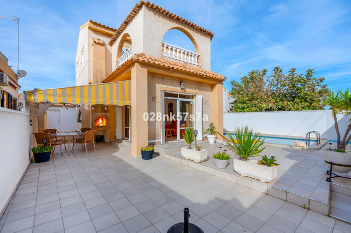 Image No.2-Villa de 4 chambres à vendre à Playa Flamenca