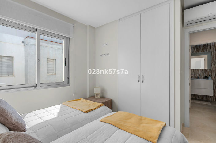 Image No.18-3 Bed Townhouse for sale