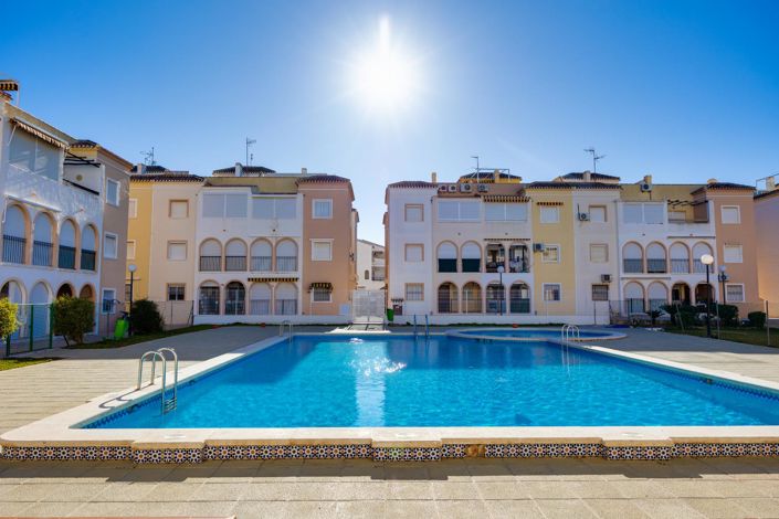 Image No.2-Appartement de 2 chambres à vendre à Torrevieja