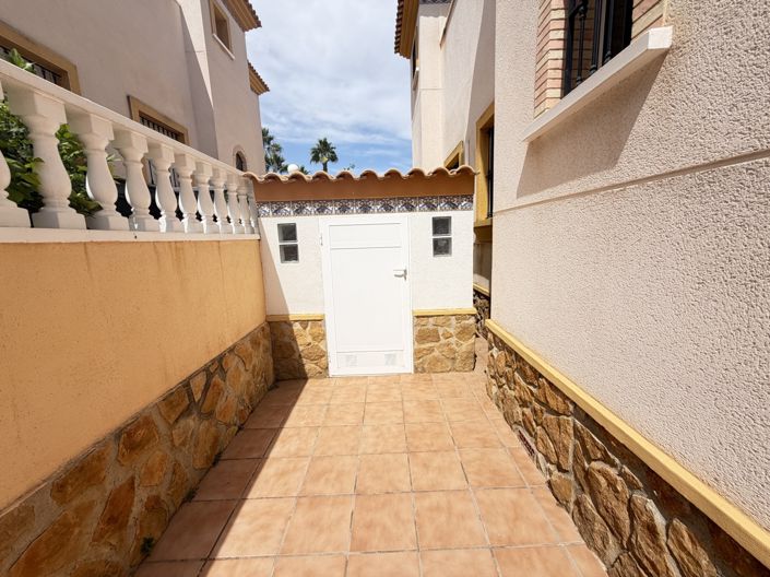 Image No.25-3 Bed Townhouse for sale
