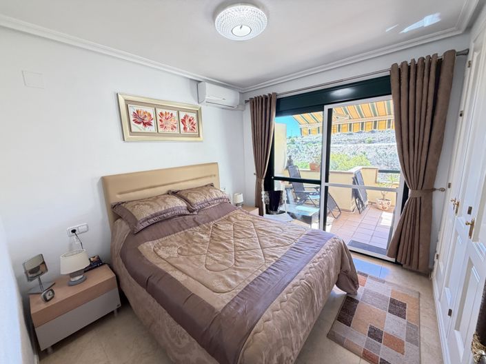 Image No.12-2 Bed Townhouse for sale