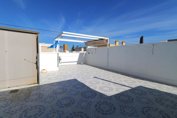 Image No.16-2 Bed Townhouse for sale