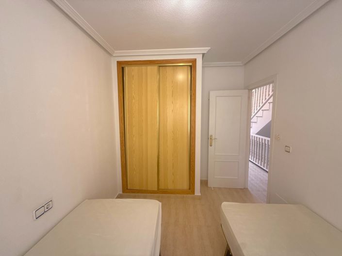 Image No.12-3 Bed Townhouse for sale