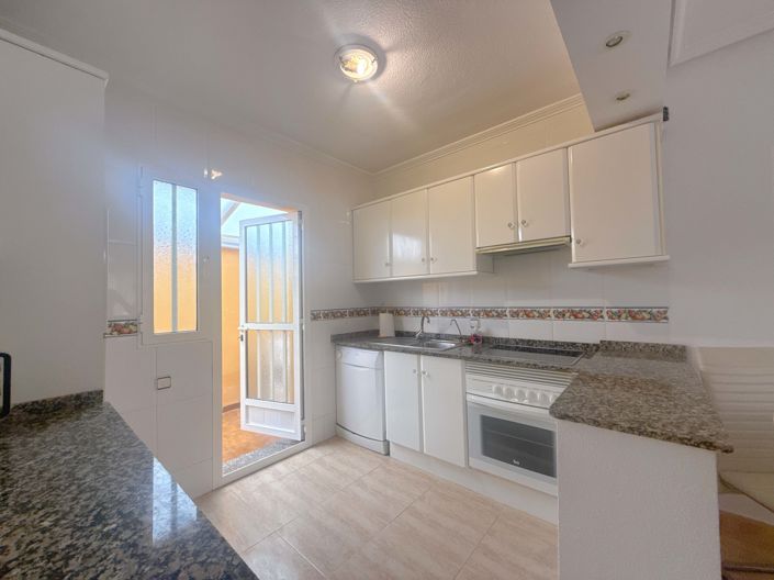 Image No.17-3 Bed Townhouse for sale
