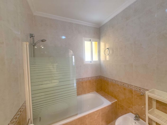 Image No.18-3 Bed Townhouse for sale
