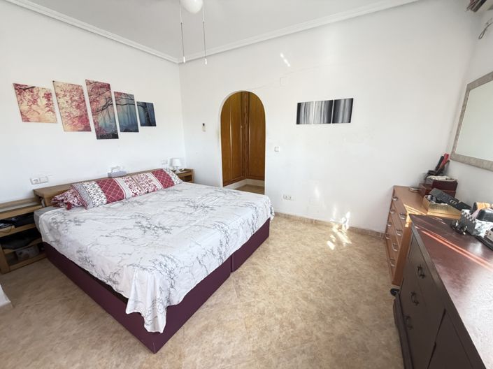 Image No.12-7 Bed Villa for sale