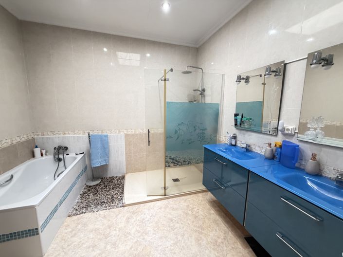 Image No.18-7 Bed Villa for sale