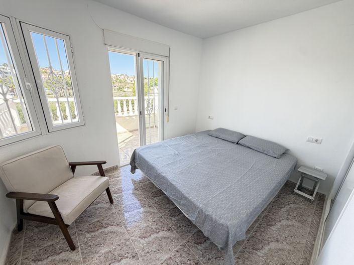 Image No.19-3 Bed Townhouse for sale