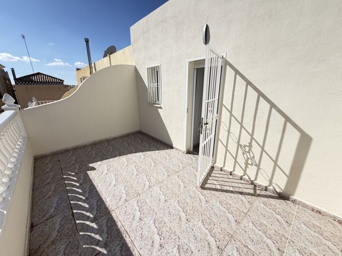 Image No.27-3 Bed Townhouse for sale