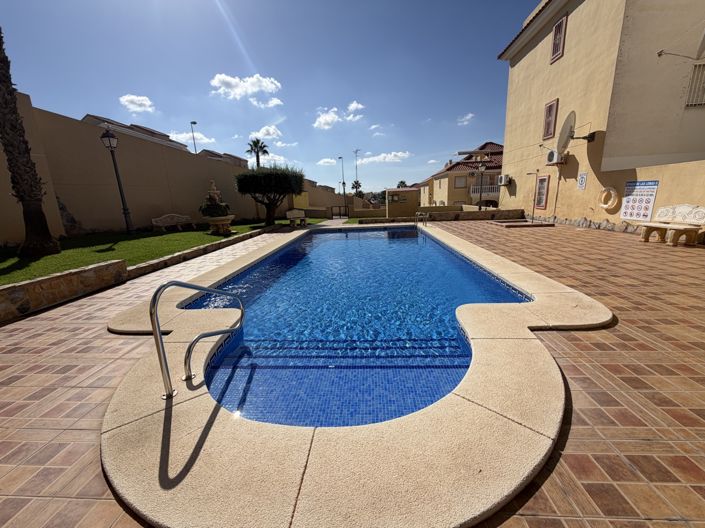 Image No.30-3 Bed Townhouse for sale