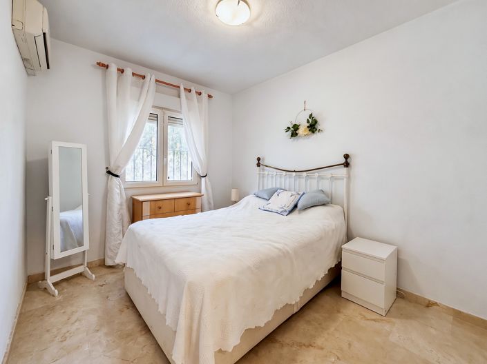 Image No.19-4 Bed Townhouse for sale