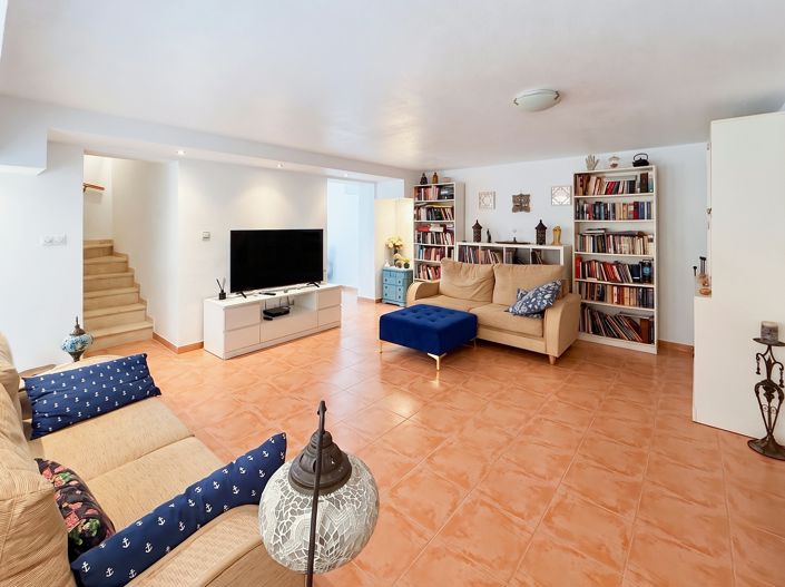 Image No.23-4 Bed Townhouse for sale