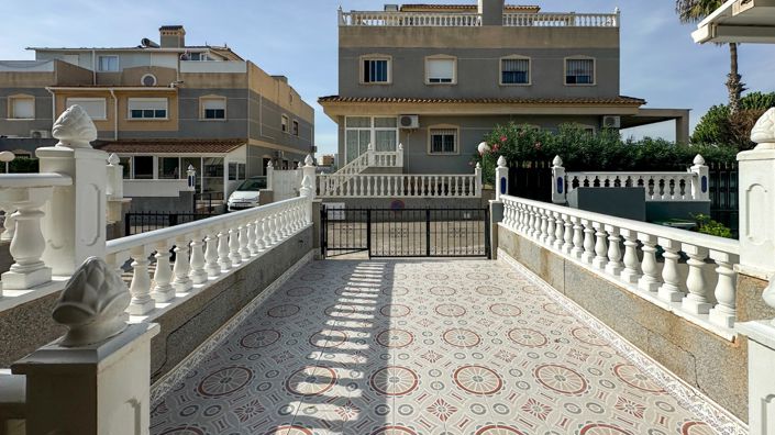 Image No.32-2 Bed Townhouse for sale