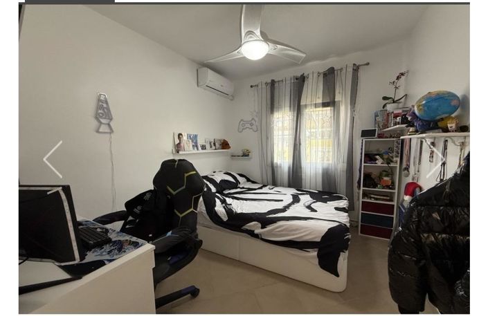 Image No.13-4 Bed Townhouse for sale