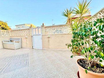 81683torreviejasouthfacingreformedtownhousewi
