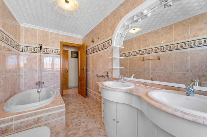 Image No.34-7 Bed Villa for sale