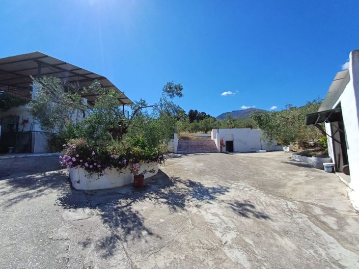 Image No.22-3 Bed Country House for sale