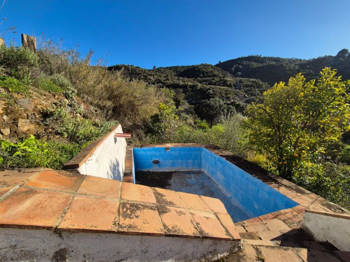 Image No.2-1 Bed Country House for sale