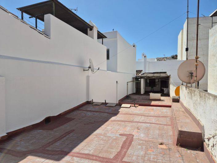 Image No.21-4 Bed Townhouse for sale