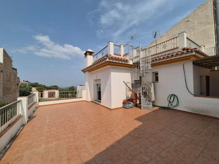 Image No.1-5 Bed Townhouse for sale