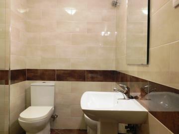 bathroom-of-apartment-for-sale-in-denia