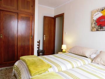 guest-bedroom-of-apartment-for-sale-in-denia
