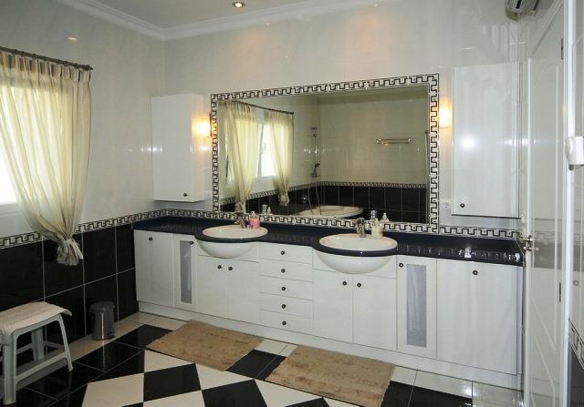 Image No.18-4 Bed Villa for sale