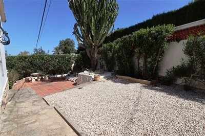 villa-for-sale-in-denia-back-garden