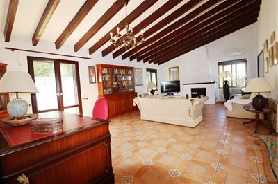 villa-for-sale-in-denia-lounge