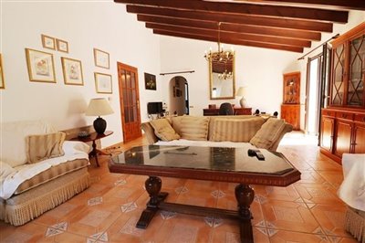 villa-for-sale-in-denia-lounge-2