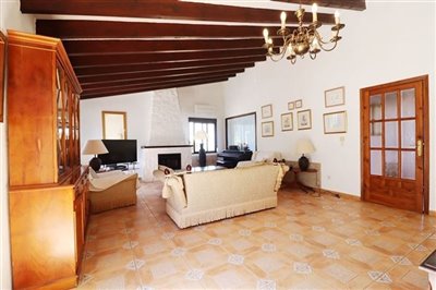 villa-for-sale-in-denia-living-room