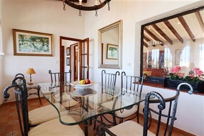 villa-for-sale-in-denia-dining-room