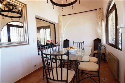 villa-for-sale-in-denia-dining-room-2