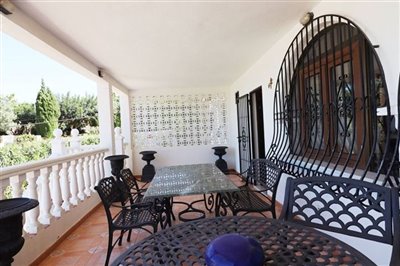 villa-for-sale-in-denia-terrace-2