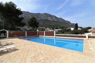 villa-for-sale-in-denia-pool-3