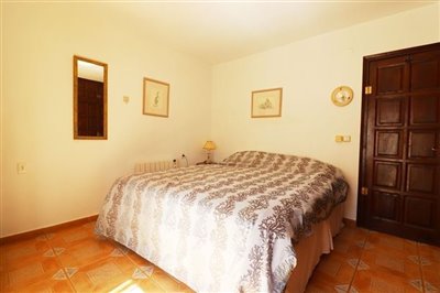 villa-for-sale-in-denia-bedroom