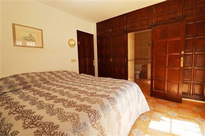 villa-for-sale-in-denia-bedroom-2