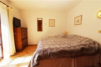 villa-for-sale-in-denia-master-bedroom