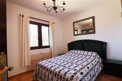 villa-for-sale-in-denia-guest-bedroom