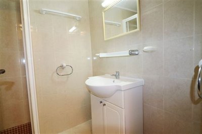 villa-for-sale-in-denia-aprtment-bathroom