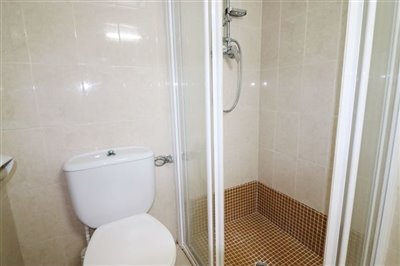 villa-for-sale-in-denia-aprtment-bathroom-2