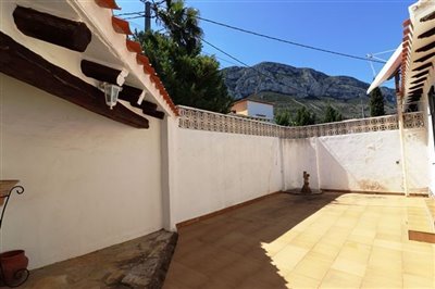 villa-for-sale-in-denia-patio